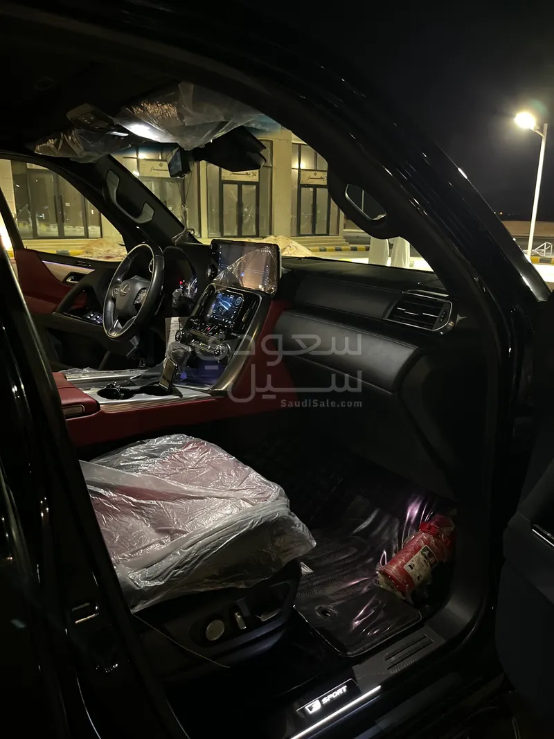 2023 لكزس إل إكس 600 إف