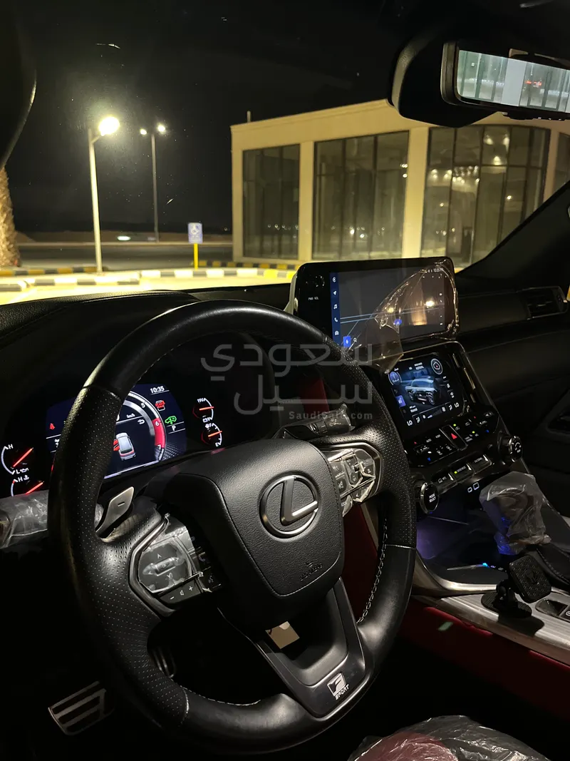2023 لكزس إل إكس 600 إف