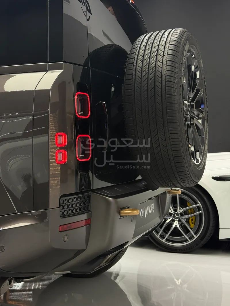 2025 Land Rover Defender Octa