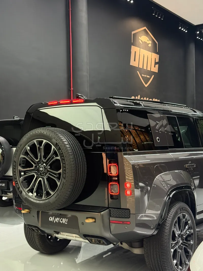 2025 Land Rover Defender Octa