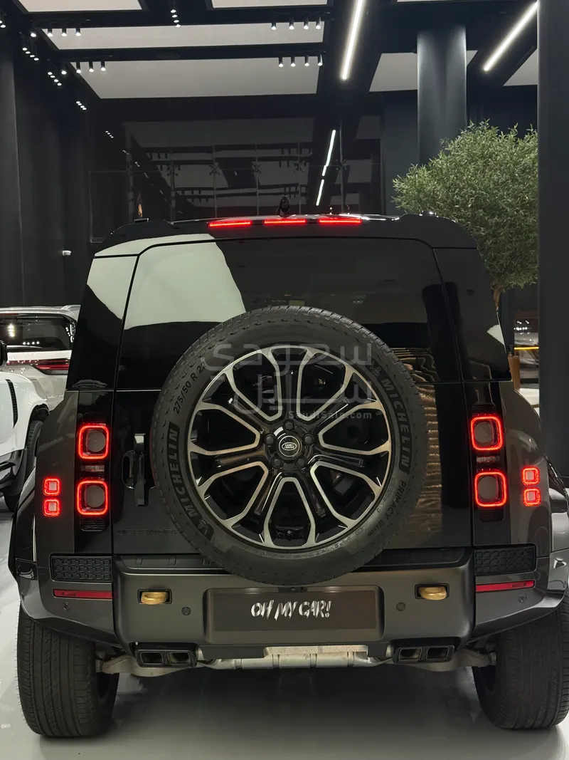 2025 Land Rover Defender Octa
