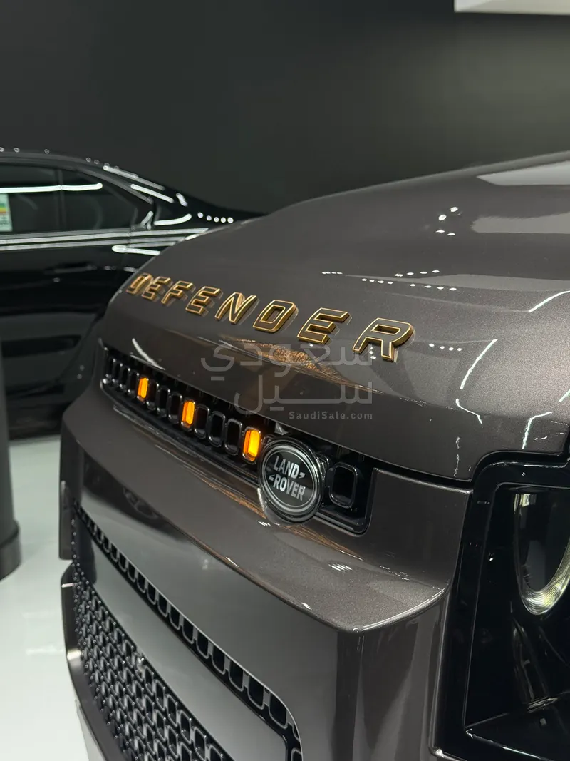 2025 Land Rover Defender Octa