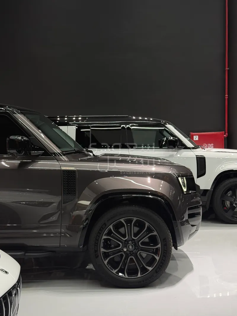 2025 Land Rover Defender Octa