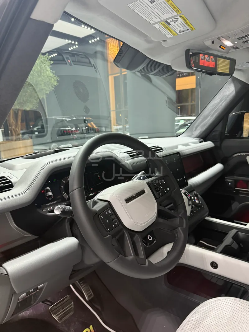 2025 Land Rover Defender Octa