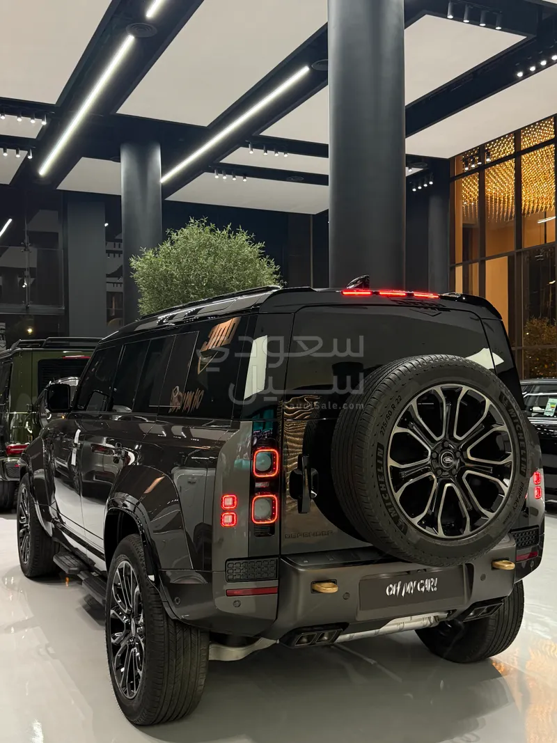 2025 Land Rover Defender Octa