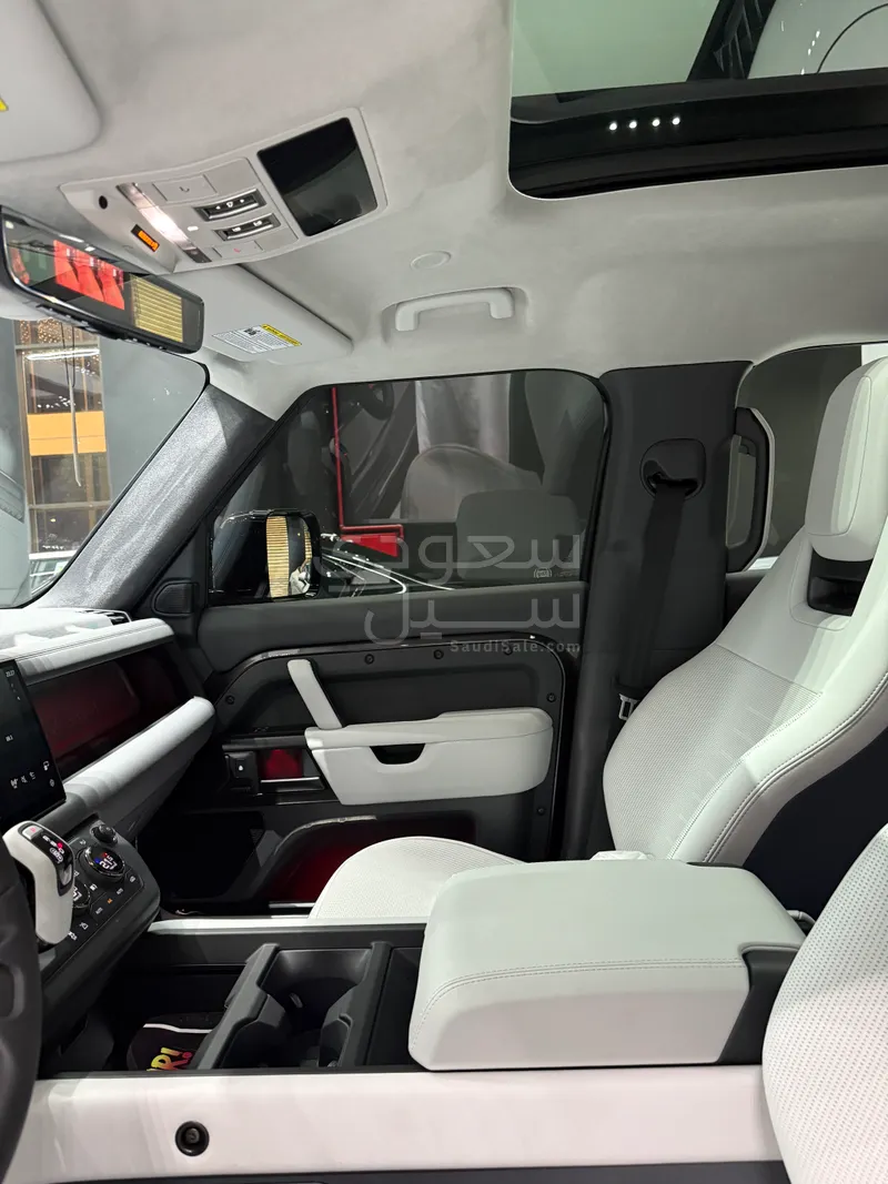 2025 Land Rover Defender Octa