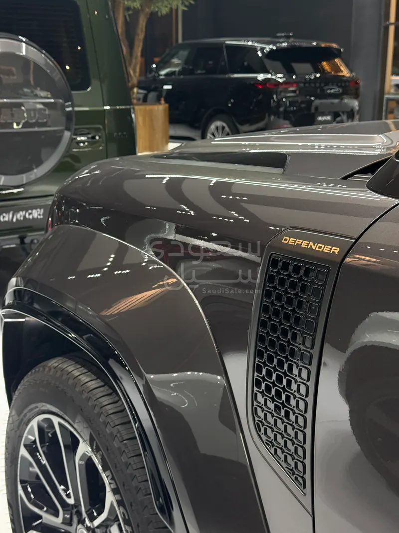 2025 Land Rover Defender Octa