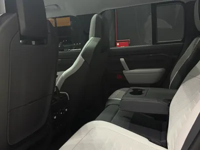 2025 Land Rover Defender Octa