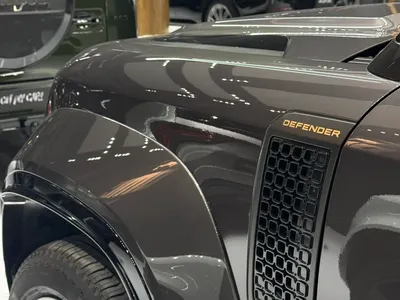 2025 Land Rover Defender Octa
