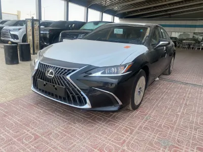 2025 لكزس إي إس 250