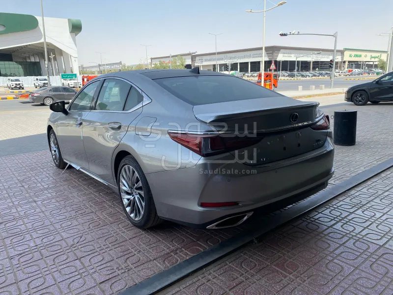 2025 لكزس إي إس 350 دي دي