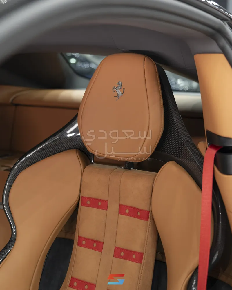 2025 فيراري 12 سيليندر