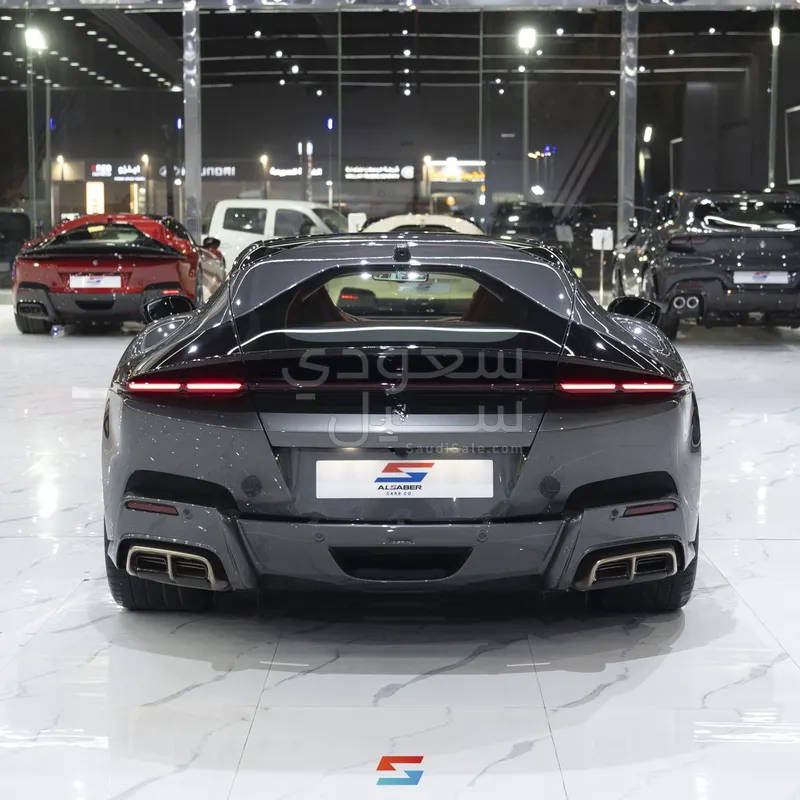 2025 فيراري 12 سيليندر