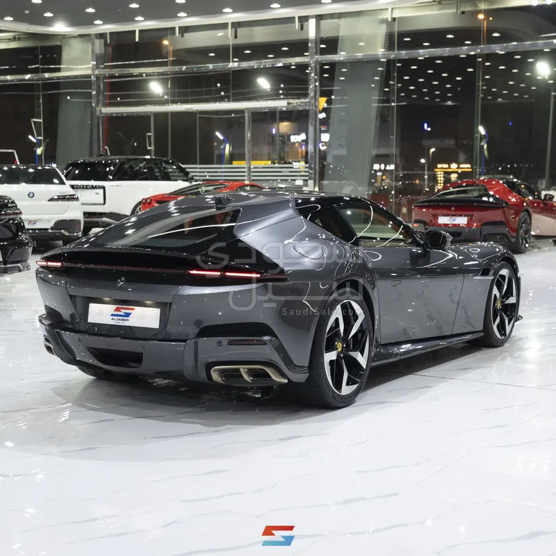 2025 فيراري 12 سيليندر