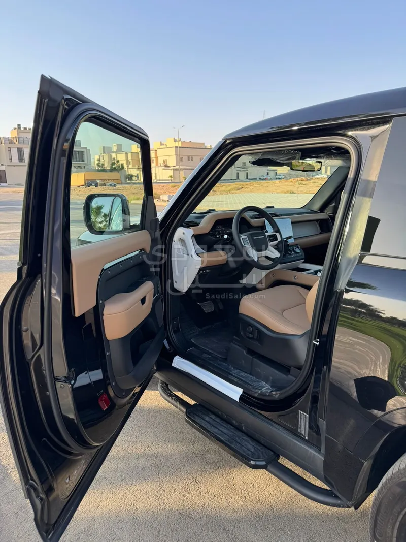 2025 Land Rover Defender 90