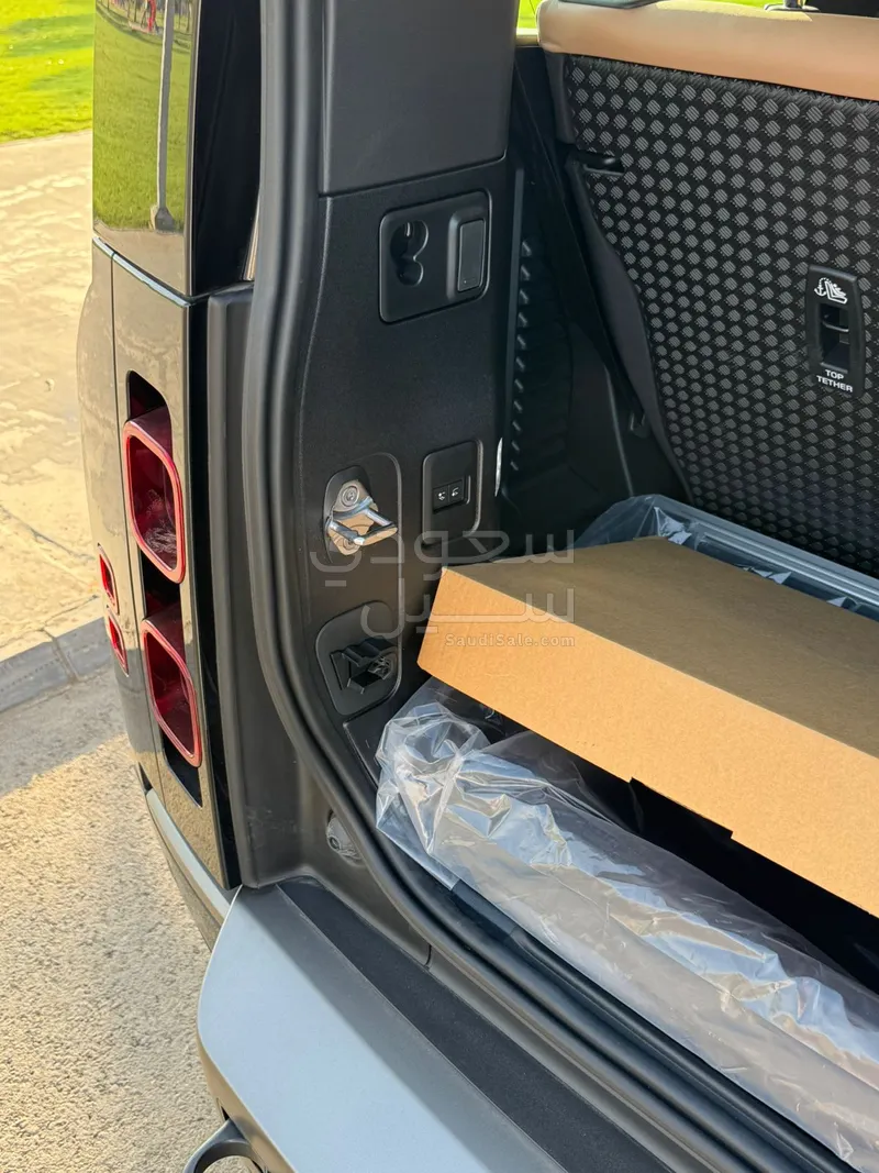 2025 Land Rover Defender 90