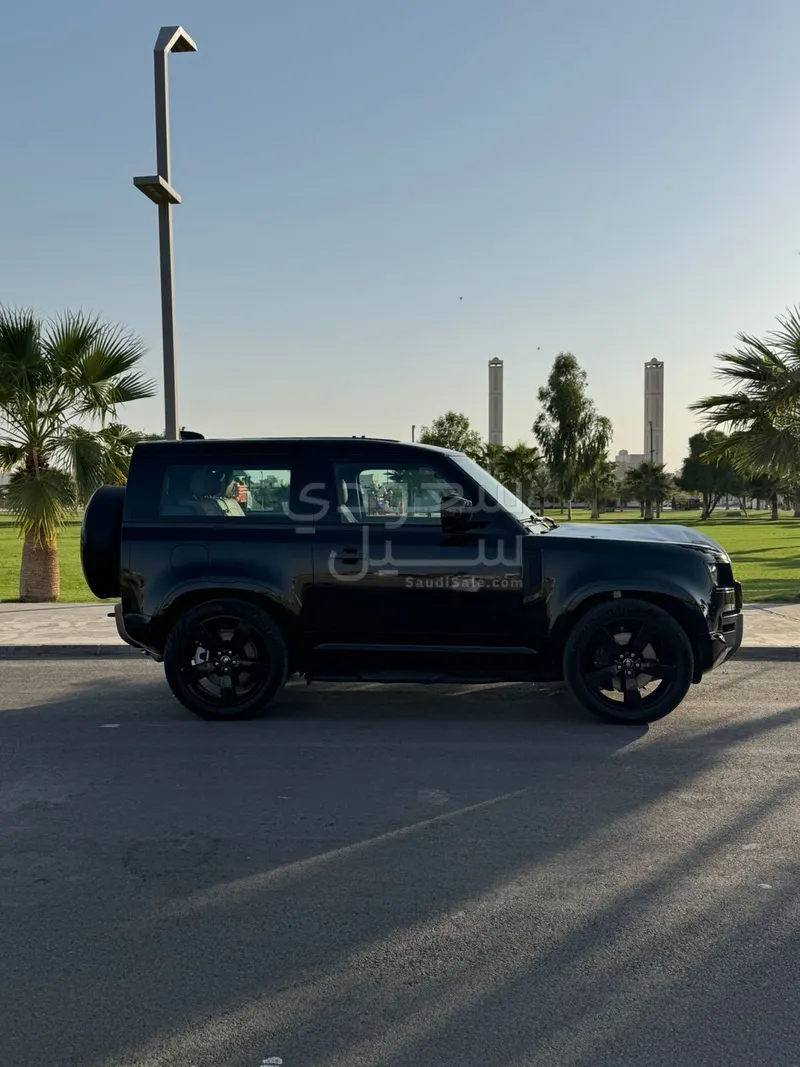 2025 Land Rover Defender 90