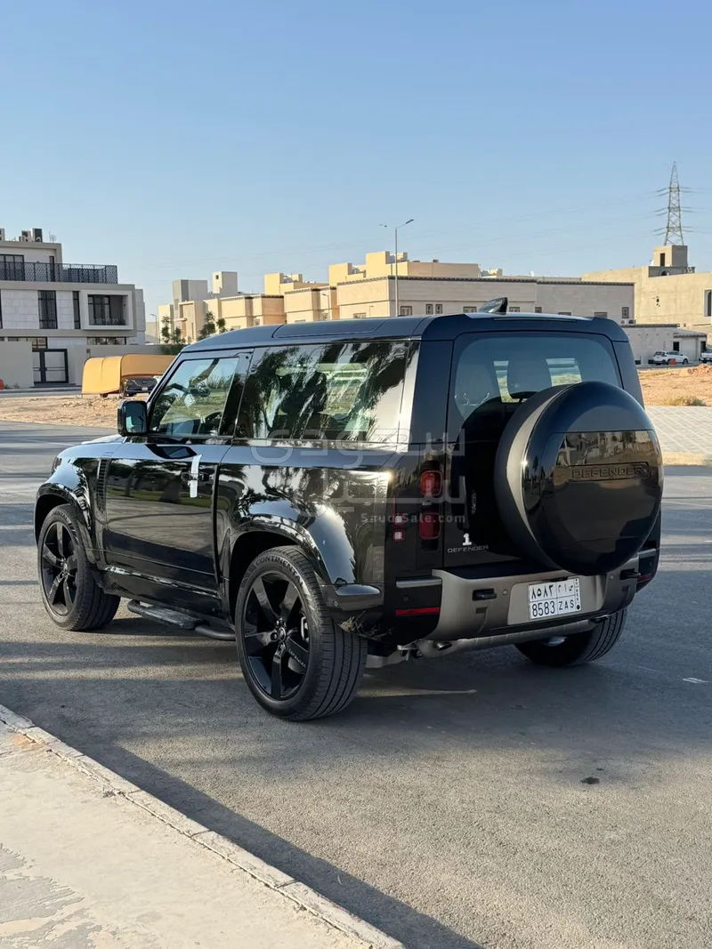 2025 Land Rover Defender 90