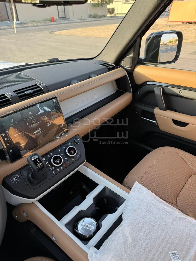 2025 Land Rover Defender 90