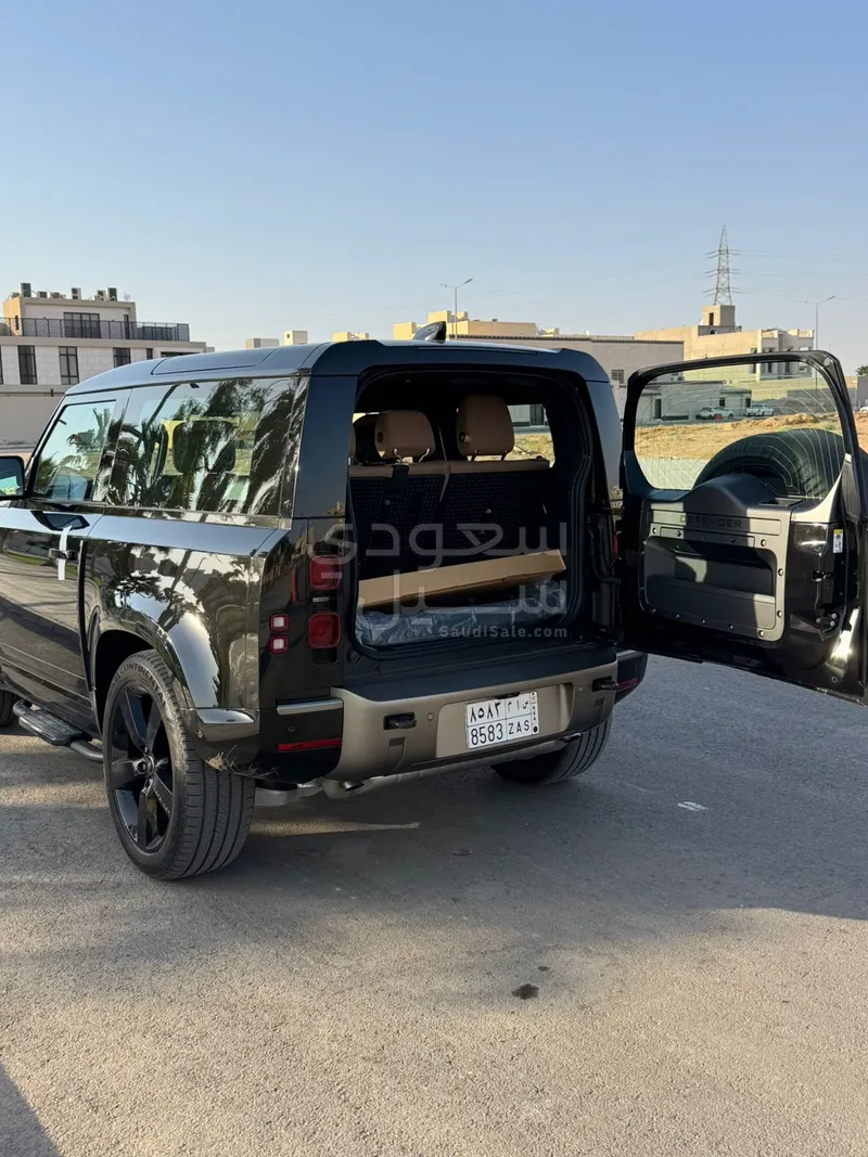 2025 Land Rover Defender 90