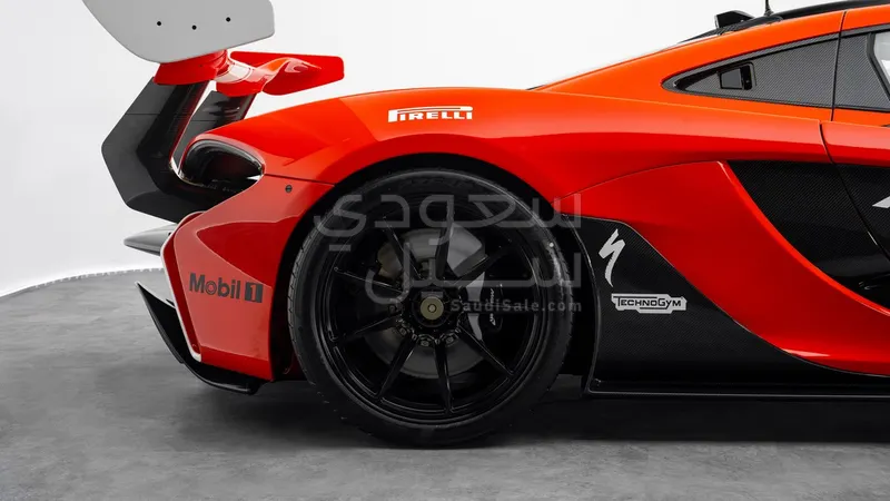 2015 McLaren P1