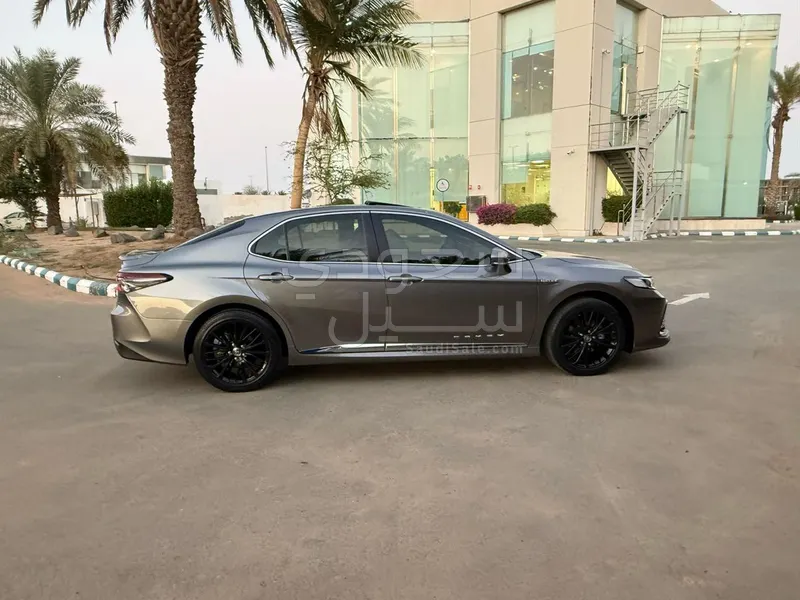 2024 تويوتا كامري جي ال اكس