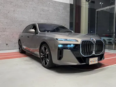 2025 بي ام دبليو الفئة السابعة 735أي