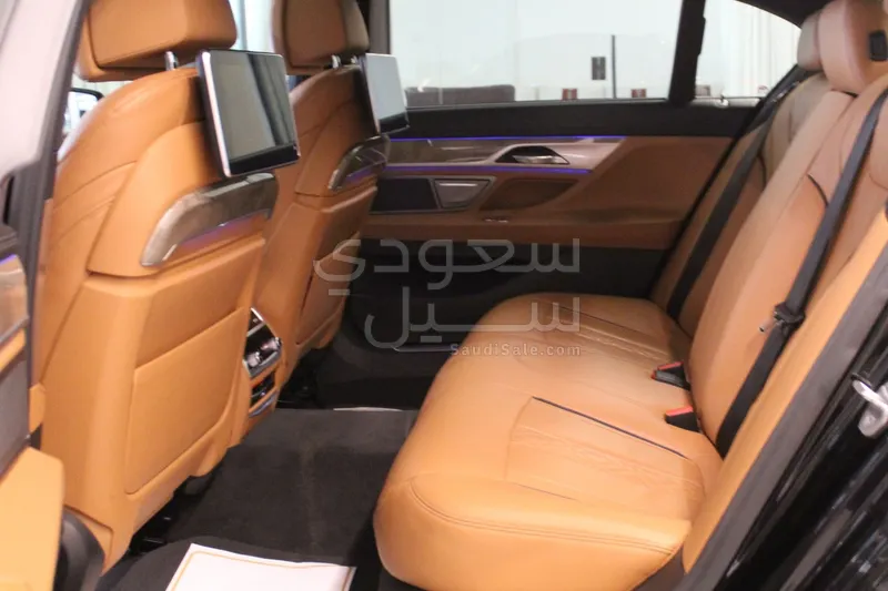2021 بي ام دبليو الفئة السابعة 730 إل أي
