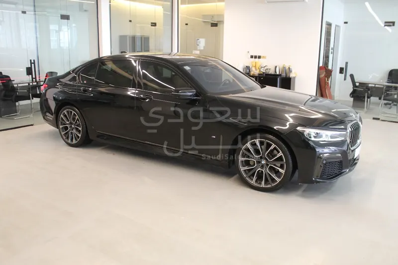 2021 بي ام دبليو الفئة السابعة 730 إل أي