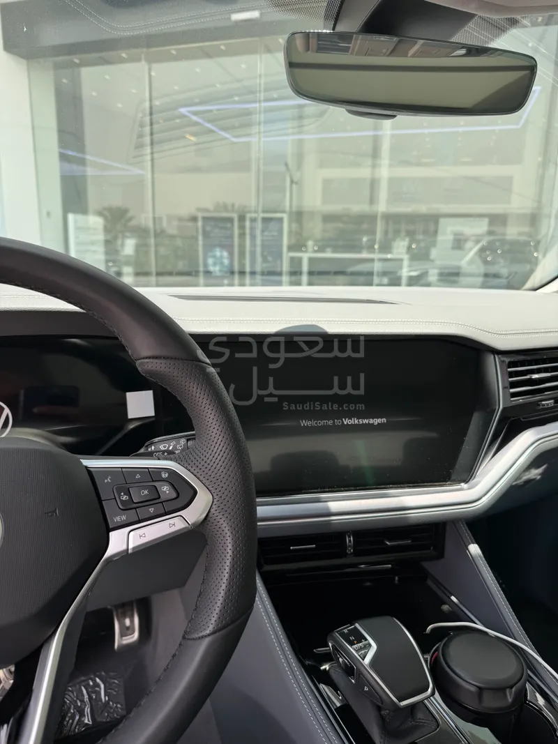 2025 فولكس واجن طوارق أر - لاين
