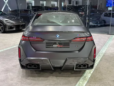 2025 بي ام دبليو الفئة ام إم 5