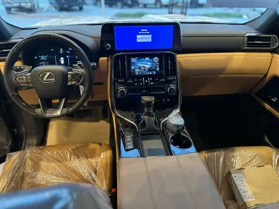 2025 لكزس إل إكس 600