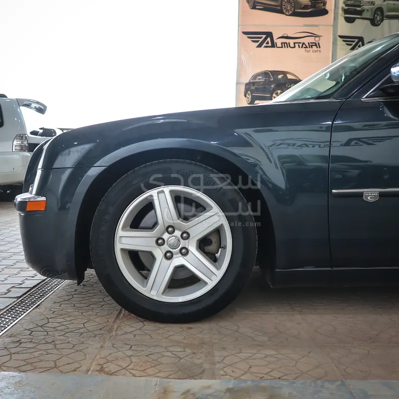 2008 كرايسلر 300 هيمى