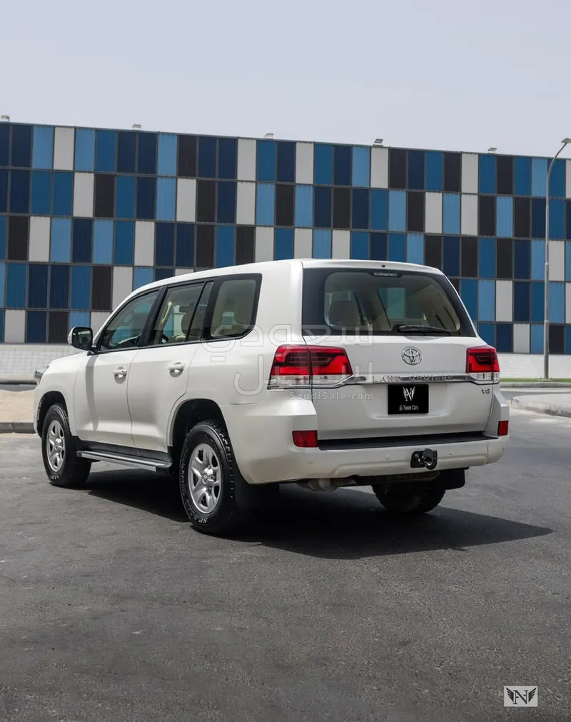 2018 Toyota Land Cruiser GX