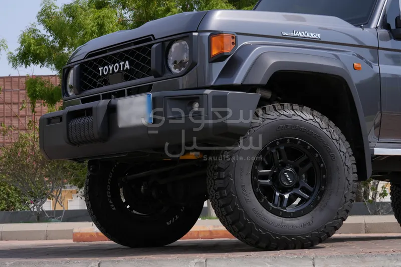 2024 Toyota Land Cruiser LX Double Cab