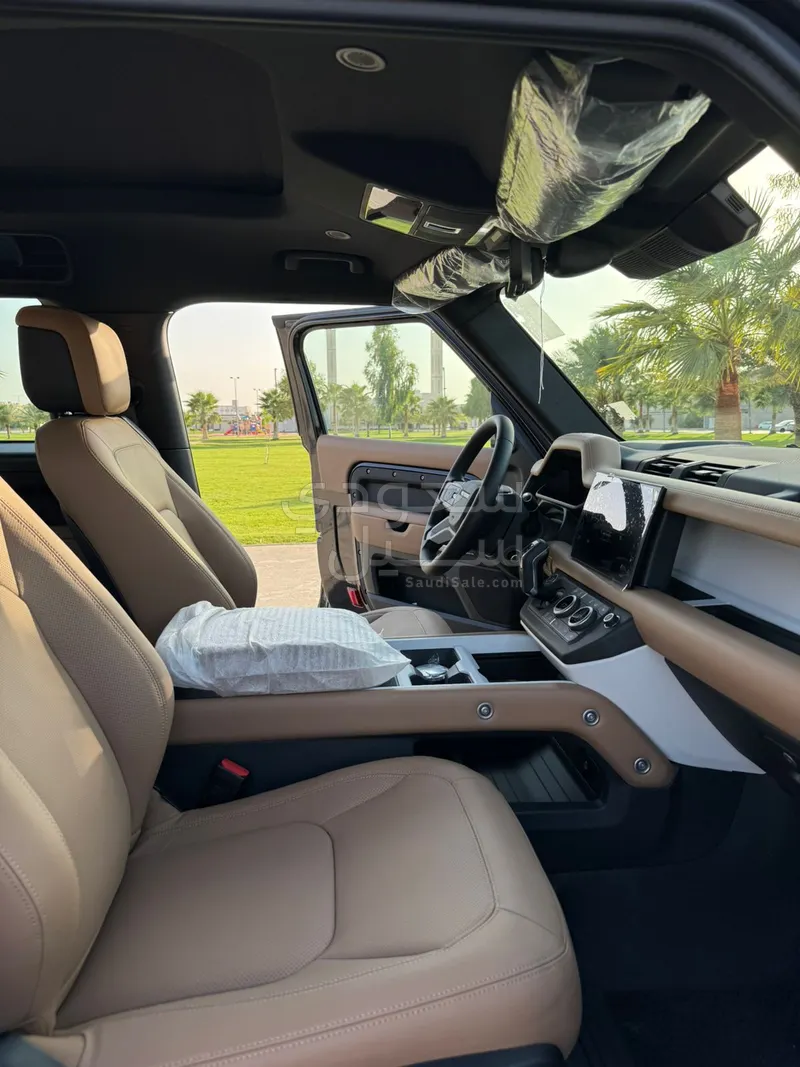 2025 Land Rover Defender 90