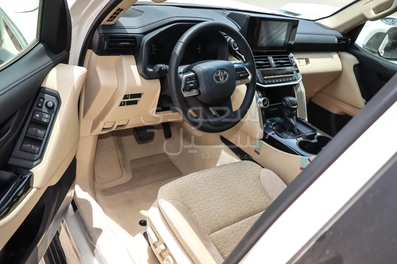 2025 Toyota Land Cruiser GXR