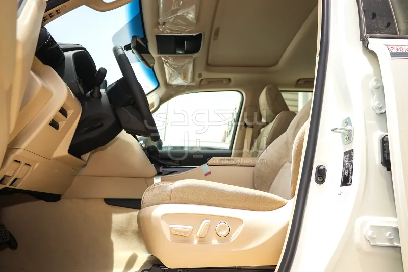 2025 Toyota Land Cruiser GXR