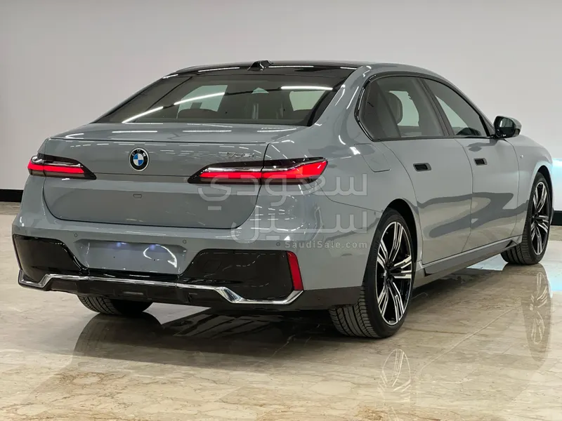 2025 BMW 7 Series 735i