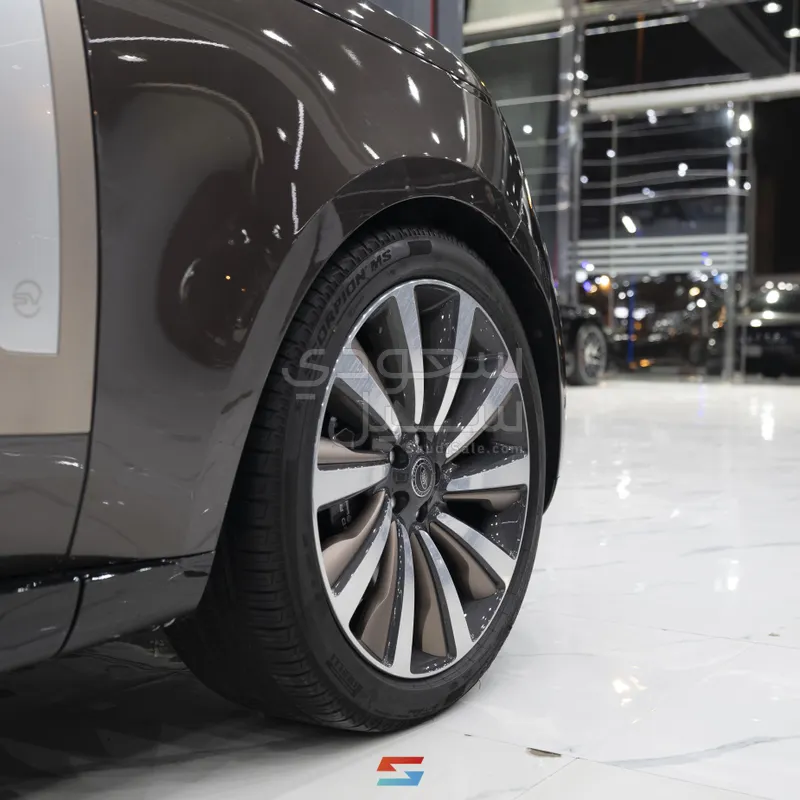 2025 Land Rover Range Rover SV Autobiography