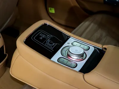 2025 جينيسيس جي 90