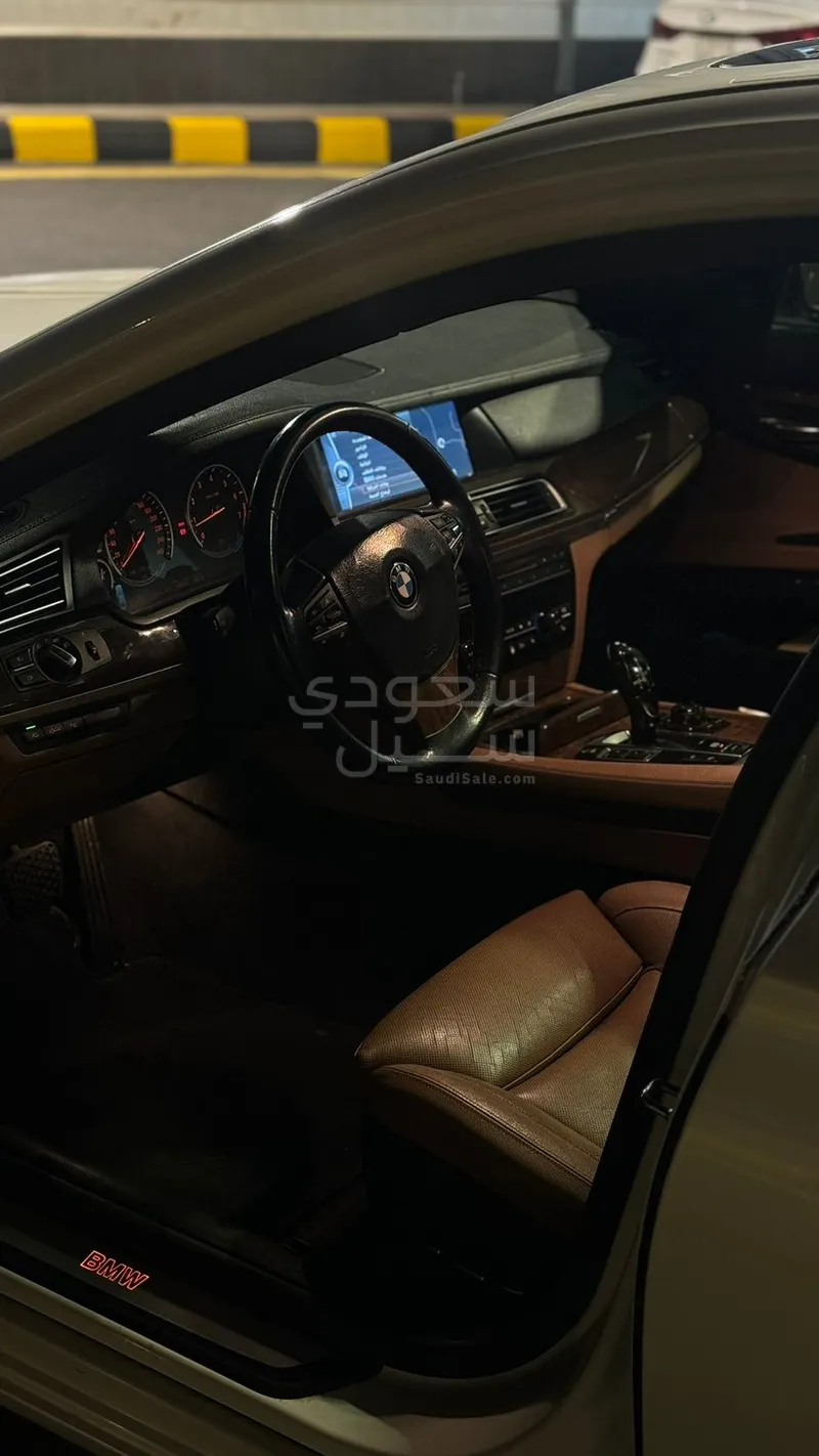 2012 بي ام دبليو الفئة السابعة 750 إل أي