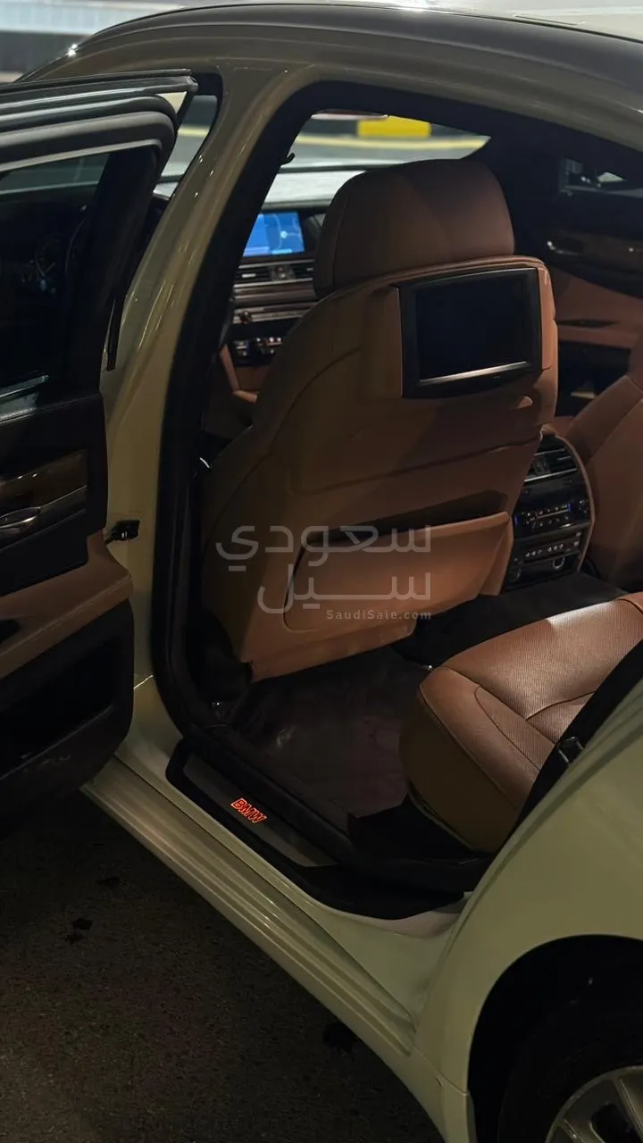 2012 بي ام دبليو الفئة السابعة 750 إل أي