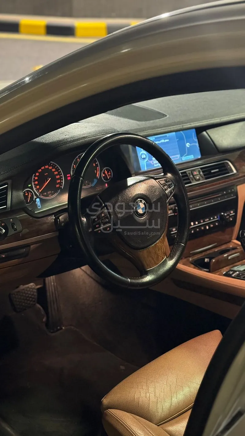 2012 بي ام دبليو الفئة السابعة 750 إل أي