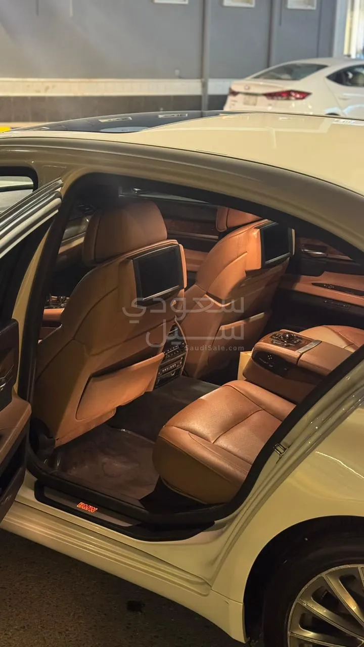 2012 بي ام دبليو الفئة السابعة 750 إل أي