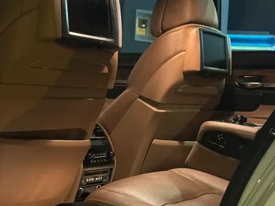 2012 بي ام دبليو الفئة السابعة 750 إل أي