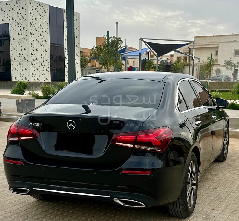 2021 مرسيدس - بنز أي 220