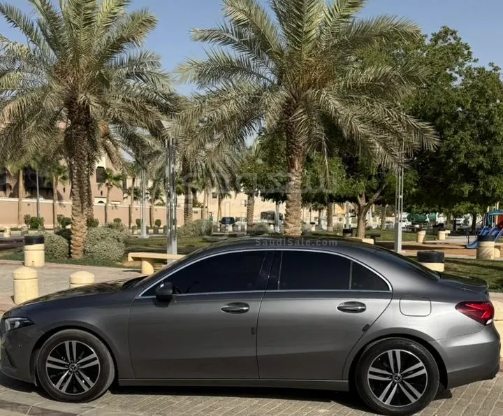 2021 مرسيدس - بنز أي 220