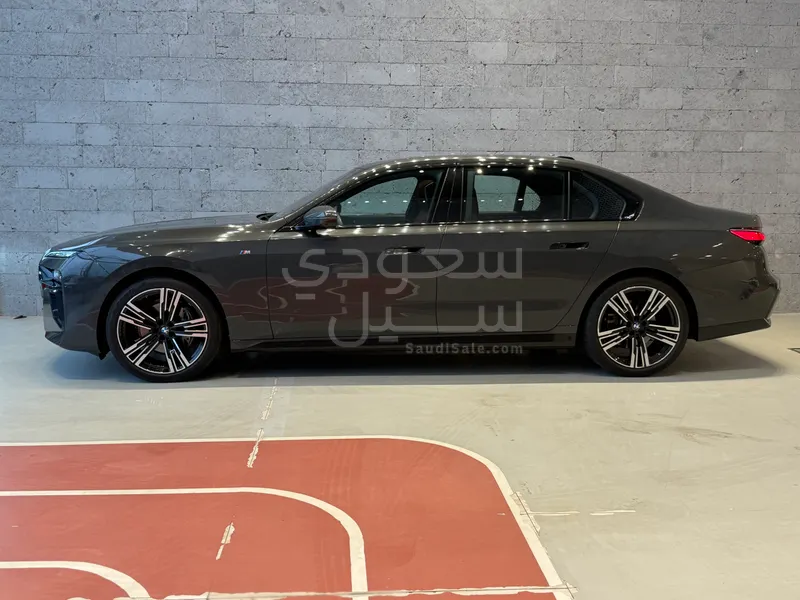 2023 بي ام دبليو الفئة السابعة 735أي