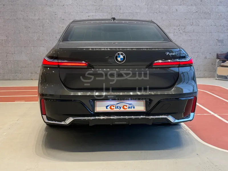 2023 بي ام دبليو الفئة السابعة 735أي